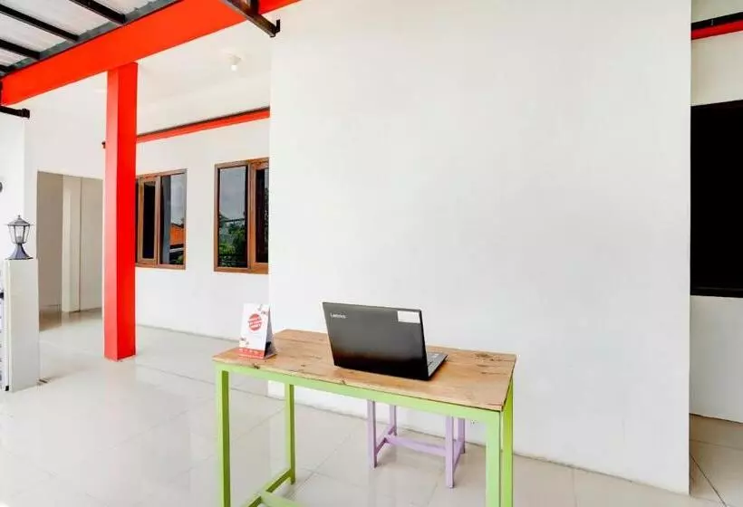 Hotelli Oyo 3702 Homestay Bougenville