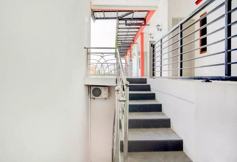 Hotelli Oyo 3702 Homestay Bougenville