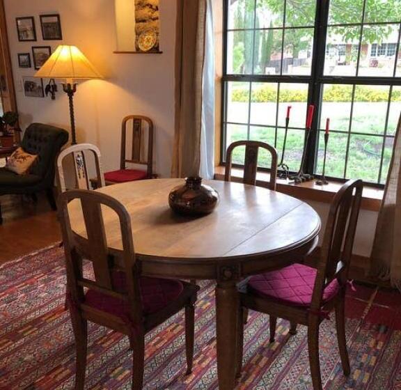 تختخواب و صبحانه El Viejo Adobe Across From Sul Ross Campus