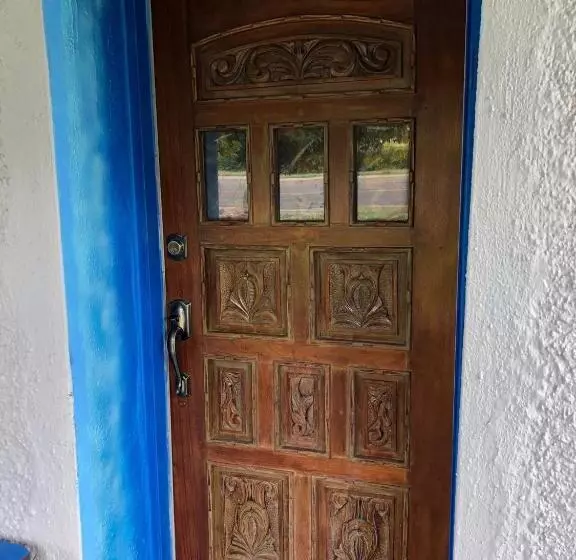 ベッドアンドブレックファースト El Viejo Adobe   Across From Sul Ross Campus