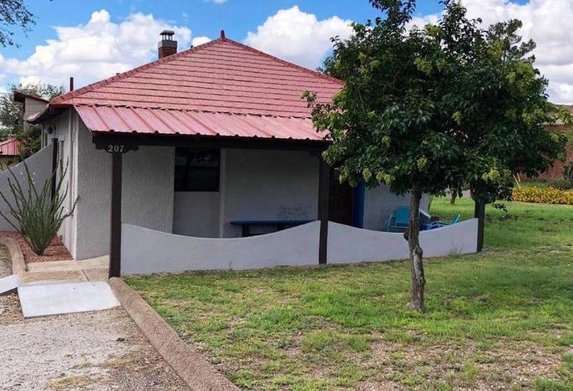 تختخواب و صبحانه El Viejo Adobe Across From Sul Ross Campus