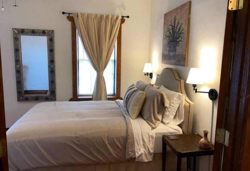 تختخواب و صبحانه El Viejo Adobe Across From Sul Ross Campus