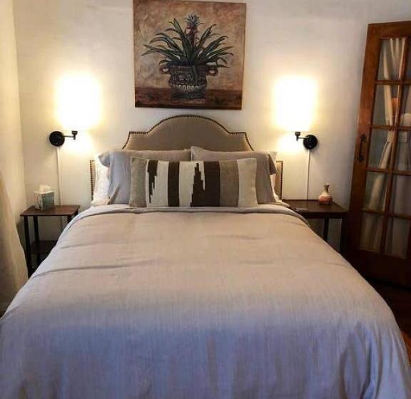 تختخواب و صبحانه El Viejo Adobe Across From Sul Ross Campus