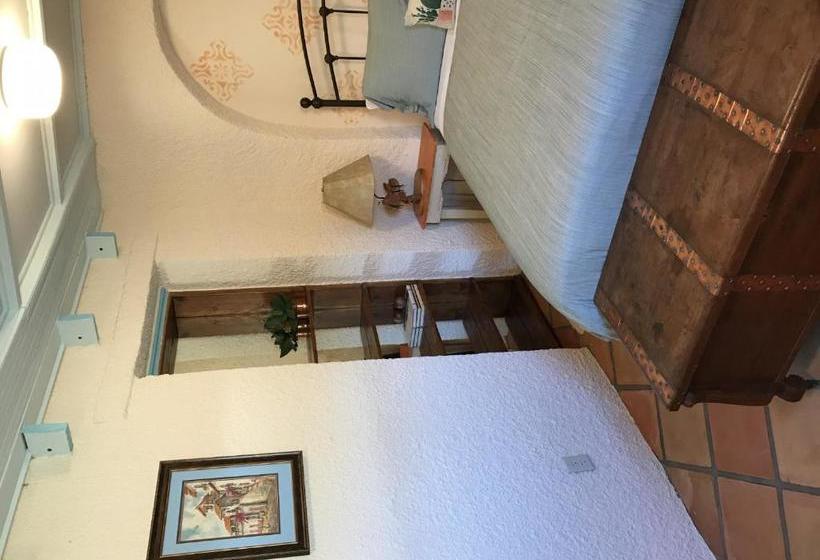 تختخواب و صبحانه El Viejo Adobe Across From Sul Ross Campus