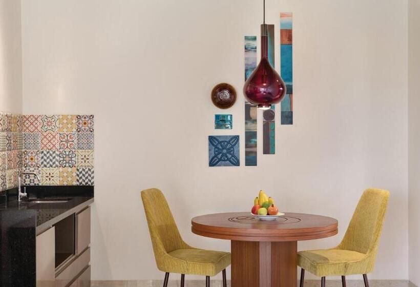 בית מלון כפרי Hawthorn Suites By Wyndham Dwarka