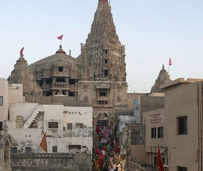 בית מלון כפרי Hawthorn Suites By Wyndham Dwarka