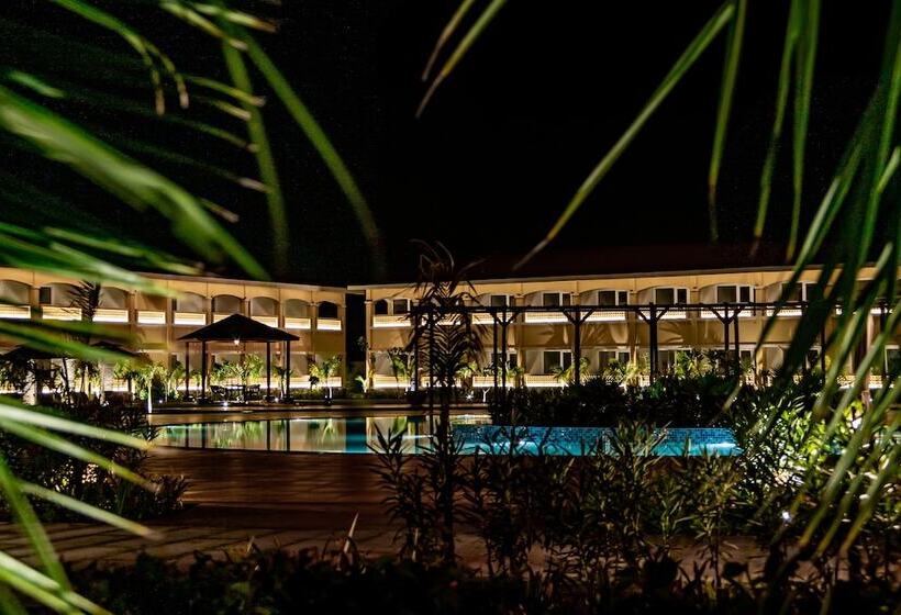 בית מלון כפרי Hawthorn Suites By Wyndham Dwarka