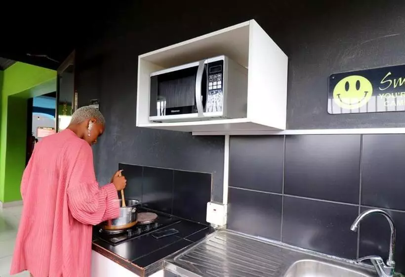 مُتل African Sun Lodge