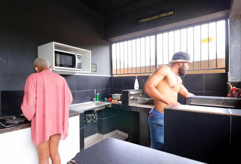 מוטל African Sun Lodge