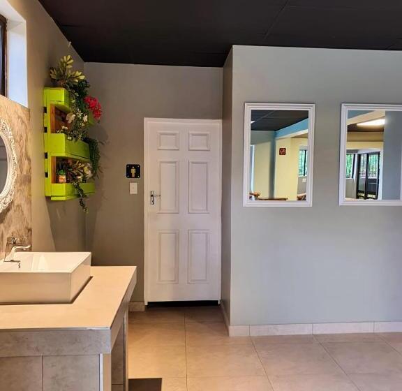 מוטל African Sun Lodge