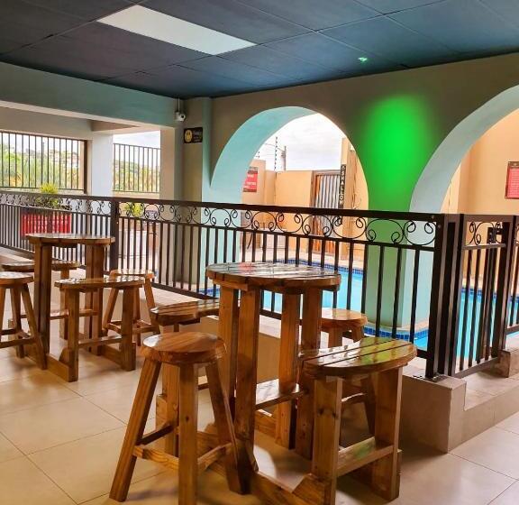 מוטל African Sun Lodge