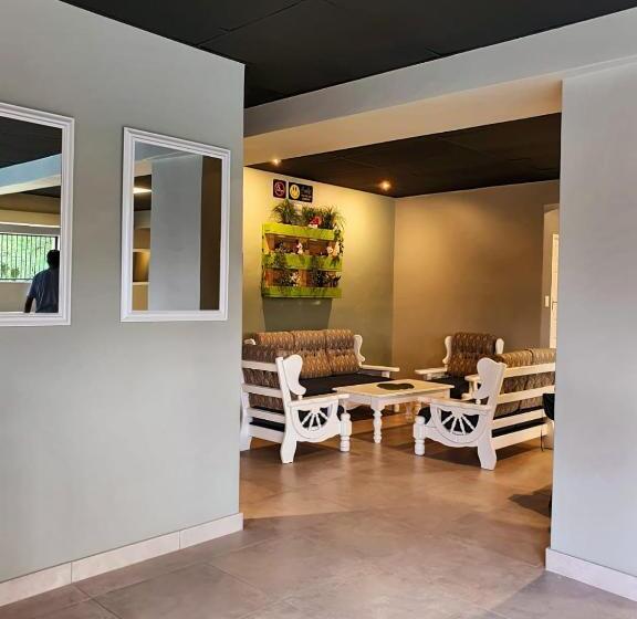 מוטל African Sun Lodge