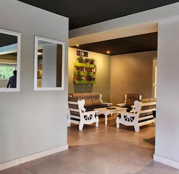 مُتل African Sun Lodge