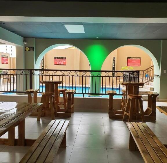 מוטל African Sun Lodge