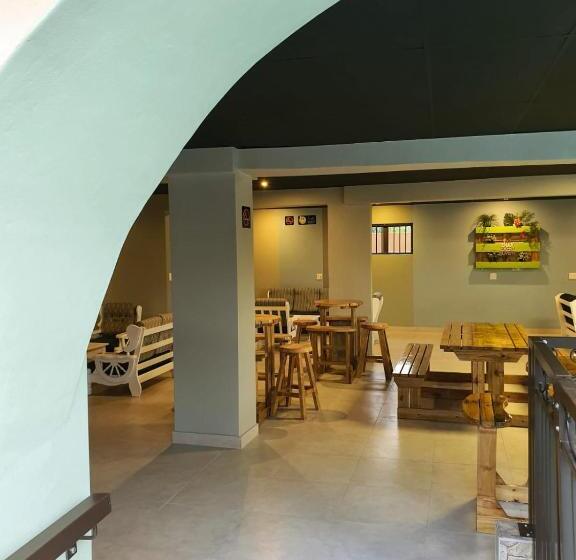 מוטל African Sun Lodge