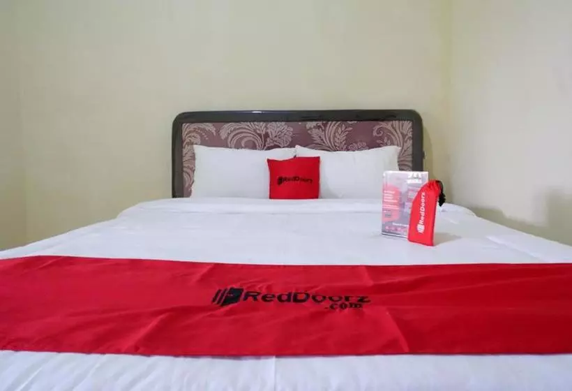 Majatalo Reddoorz Near Lippo Plaza Buton