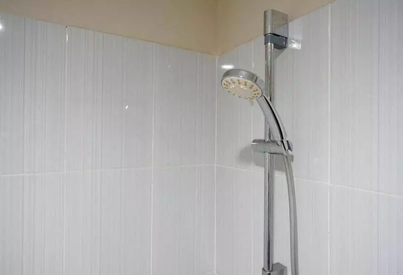 Majatalo Reddoorz Near Lippo Plaza Buton