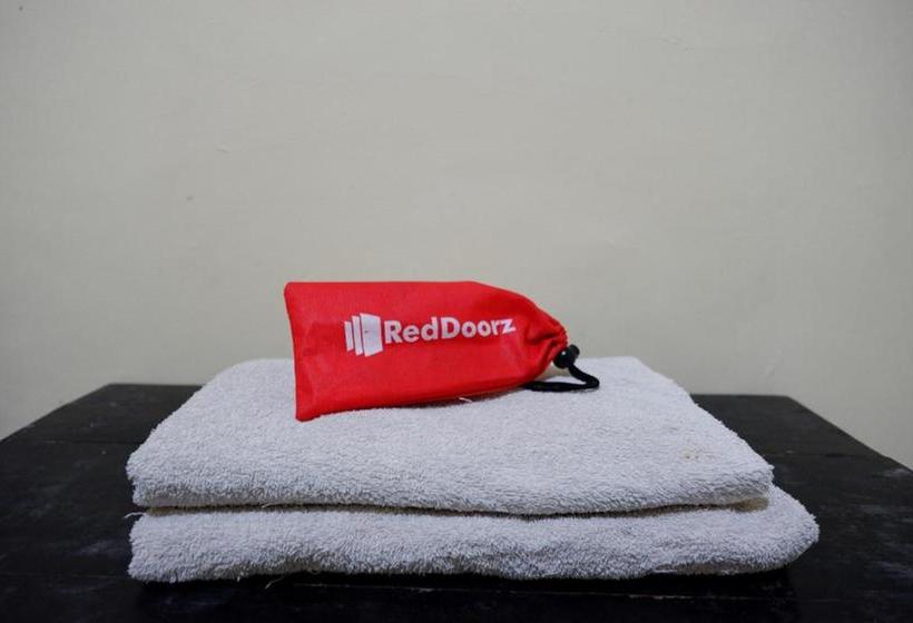 Пансион Reddoorz Near Lippo Plaza Buton