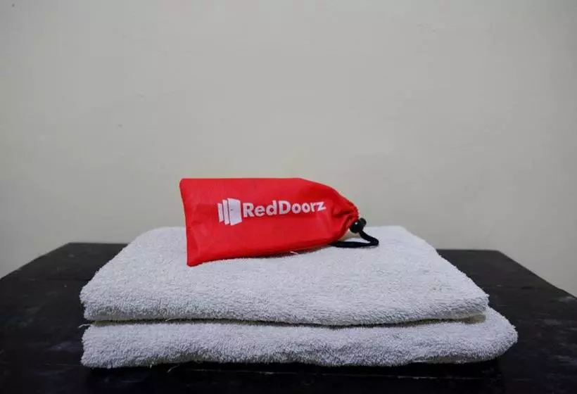 Majatalo Reddoorz Near Lippo Plaza Buton