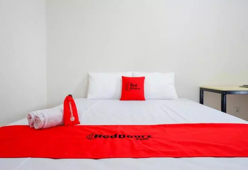 Majatalo Reddoorz Near Lippo Plaza Buton
