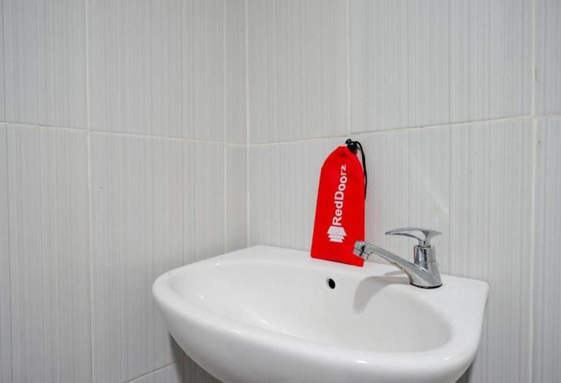 Пансион Reddoorz Near Lippo Plaza Buton