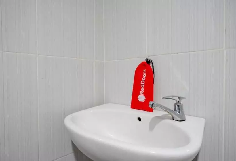 Majatalo Reddoorz Near Lippo Plaza Buton