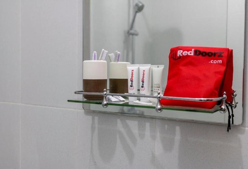 Пансион Reddoorz Near Lippo Plaza Buton