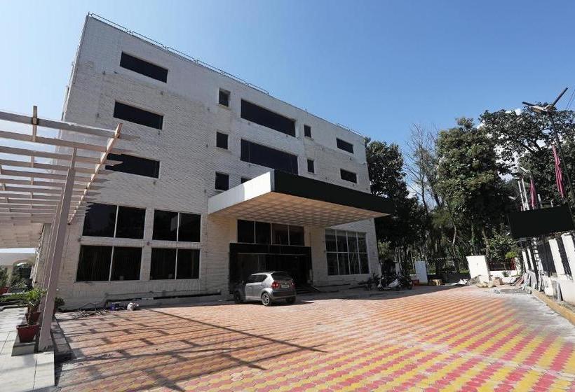 Отель Oyo 19973 Sunrise