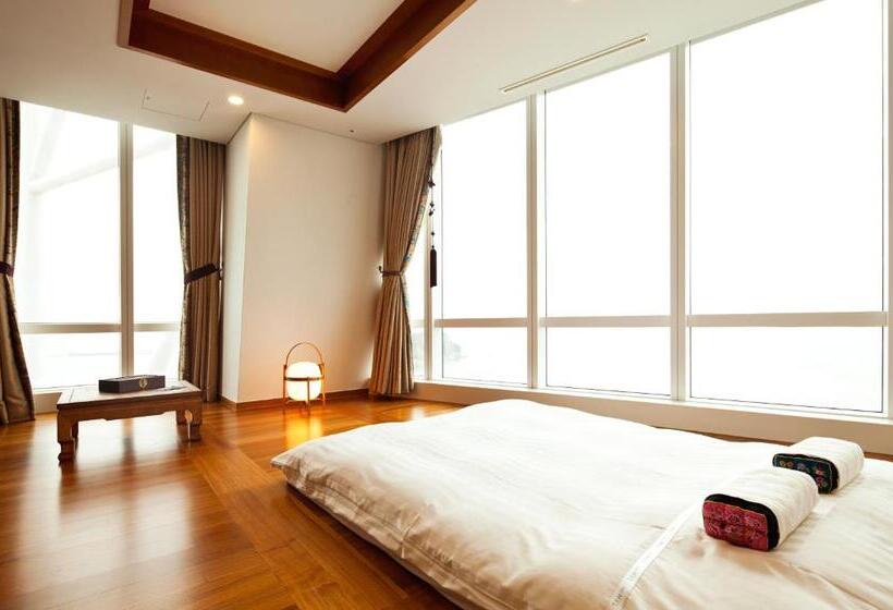 Hotel Sono Calm Yeosu