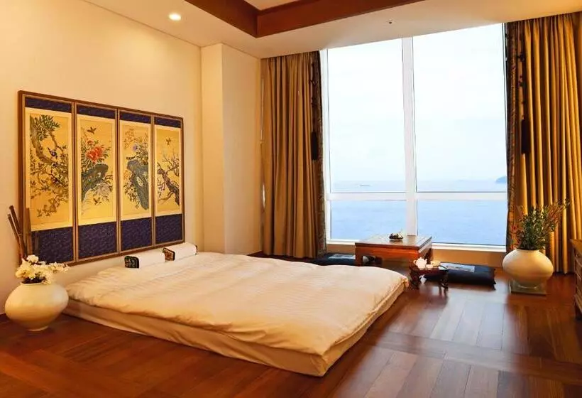 ホテル Sono Calm Yeosu