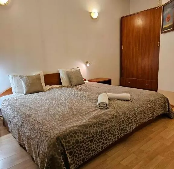 Majatalo Guest House Karov   2 Stars