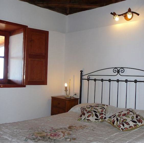 Casas Pedro Y Carmen