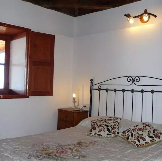 Casas Pedro Y Carmen