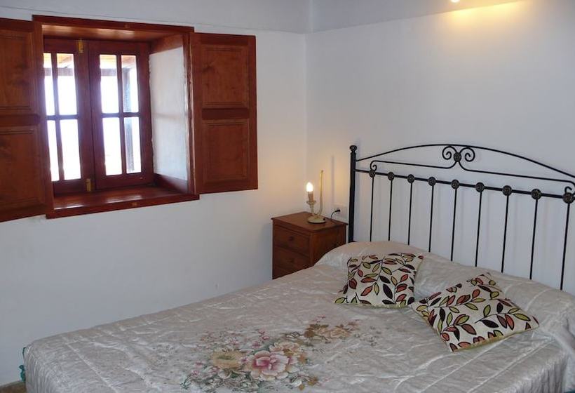 Casas Pedro Y Carmen