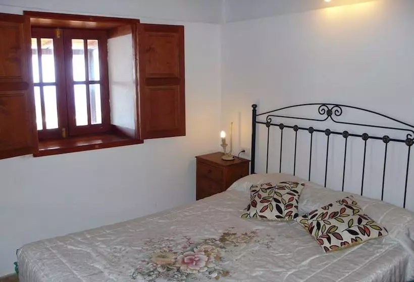 Casas Pedro Y Carmen