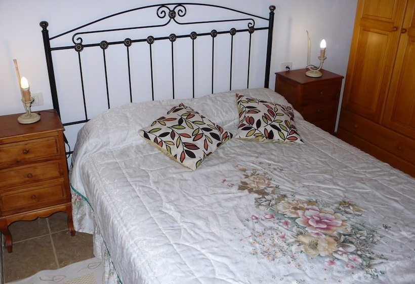 Casas Pedro Y Carmen