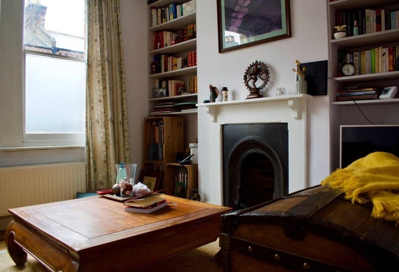 Cosy Cottage With Large Garden