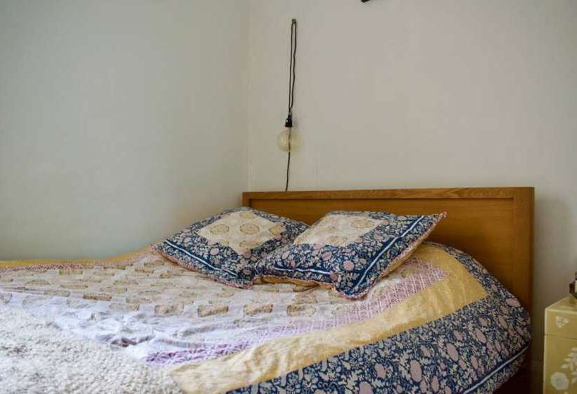 Cosy Cottage With Large Garden