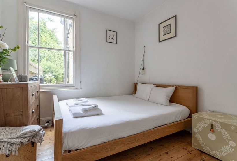 Cosy Cottage With Large Garden