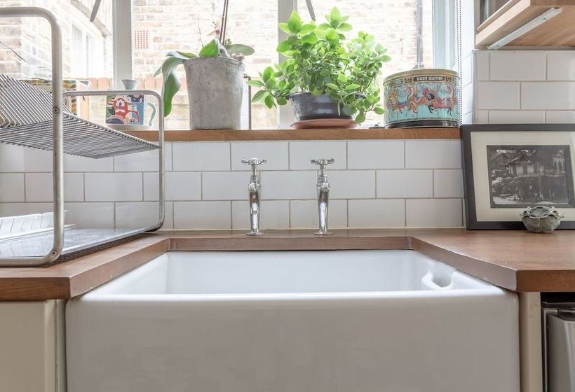 Cosy Cottage With Large Garden