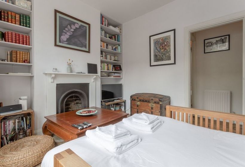 Cosy Cottage With Large Garden