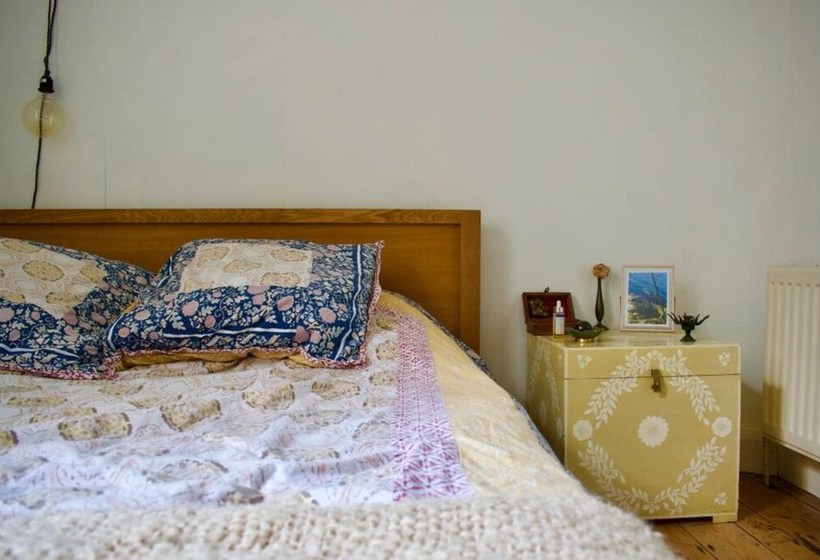 Cosy Cottage With Large Garden