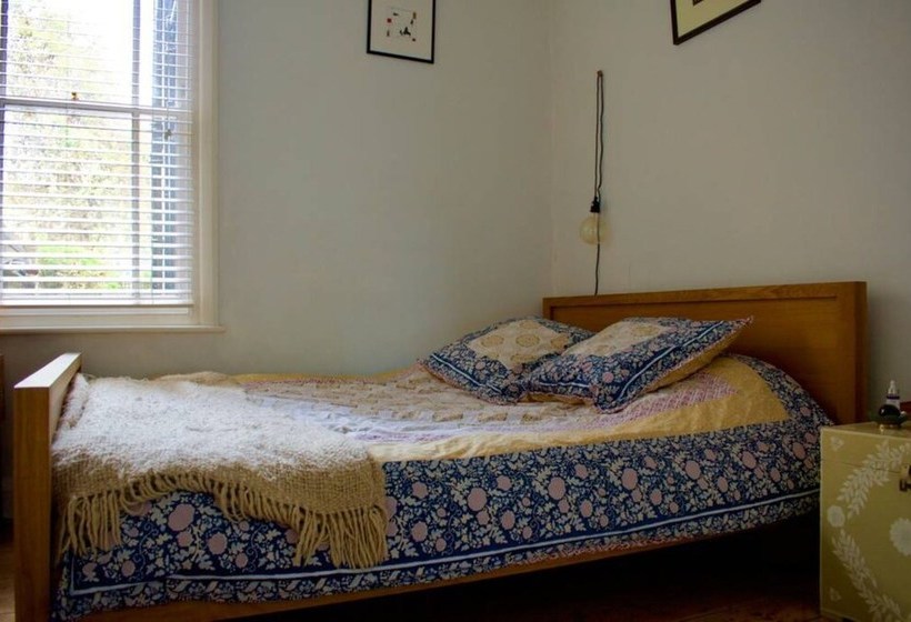 Cosy Cottage With Large Garden