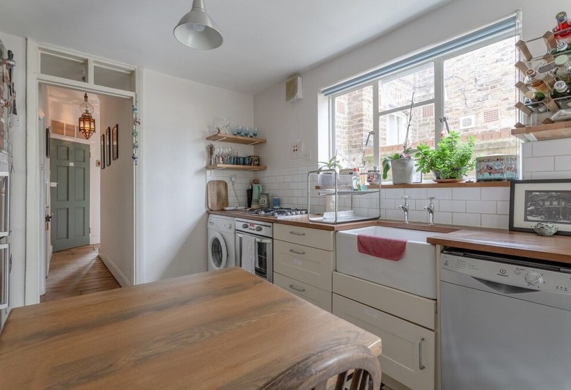 Cosy Cottage With Large Garden