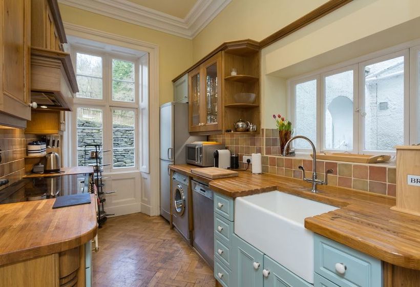 Hotel The Lake Lodge