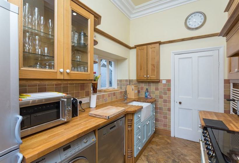 Hotel The Lake Lodge