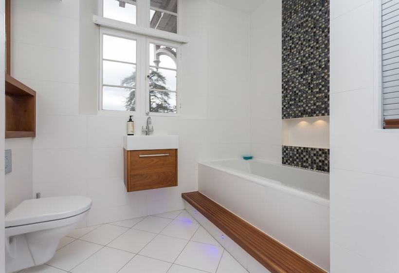 Hotel The Lake Lodge