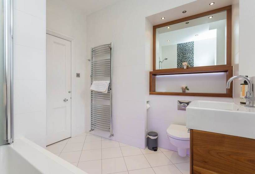 Hotel The Lake Lodge