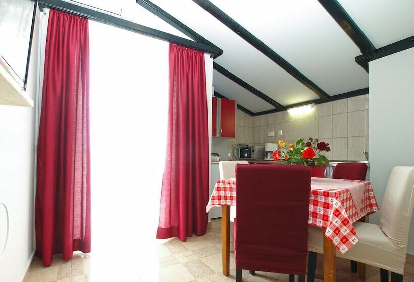 پانسیون Apartments Dragica 1251