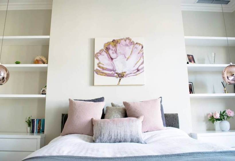 Stylish & Stunning 5 Bed House In Clapham South